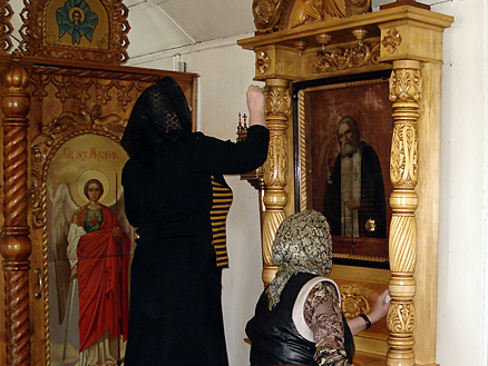 В храме прп. Серафима Саровского прошла уборка