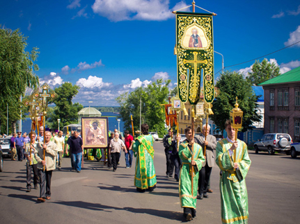В Чистополе прошел крестный ход с чудотворной иконой Сергия Радонежского