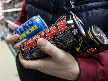Утвержден закон о запрете продажи алкогольных энергетиков