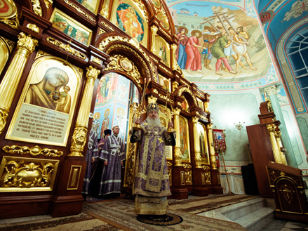 Митрополит Феофан совершил Всенощное бдение в храме прп. Серафима