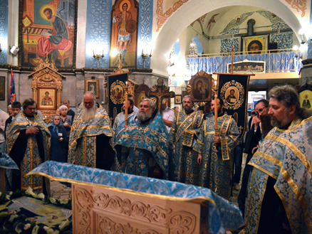 Прийти на гроб к Пречистой
