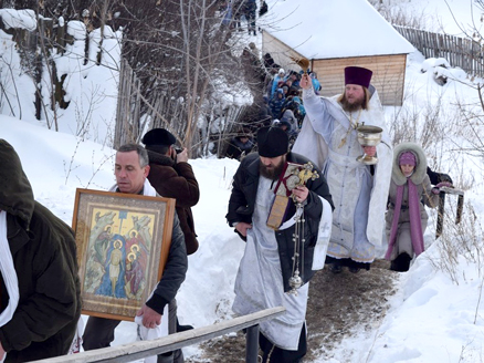 В Менделеевске православные отметили Крещение Господне