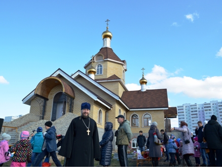 В храме Георгия Победоносца прошла благотворительная ярмарка