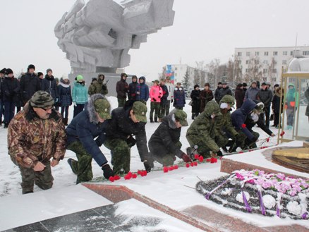 Православные поисковики Набережных Челнов почтили память Неизвестного солдата
