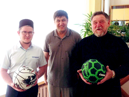 Священник освятил ледовый дворец
