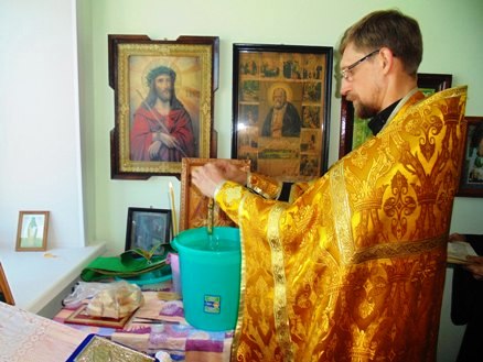 Священник посетил престарелых и инвалидов в Тукаевском доме-интернате