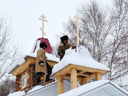 В храме села Шильнебаш установили накупольные кресты