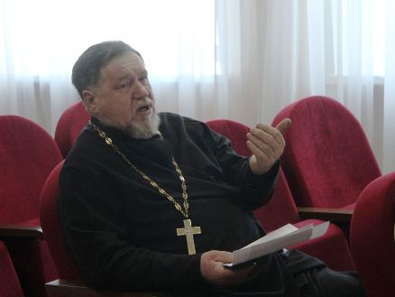 Священник принял участие в общественном совете
