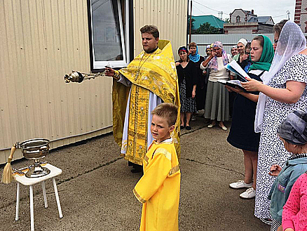 Строим и молимся