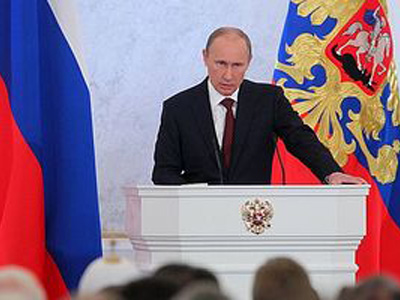 Владимир Путин: Российское общество испытывает дефицит духовных скреп