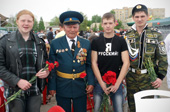 Молодежная группа «Рассвет» поздравила ветеранов