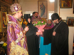 Архиерейское богослужение в Елабужском монастыре. Увеличить изображение. Размер файла: 150,29 Kb [800X600]