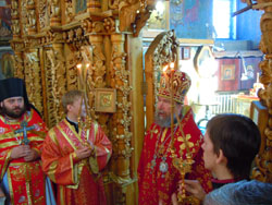 Архиерейское богослужение в день Антипасхи. Увеличить изображение. Размер файла: 177,31 Kb [800X600]