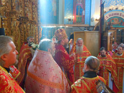 Архиерейское богослужение в день Антипасхи. Увеличить изображение. Размер файла: 172,1 Kb [800X600]