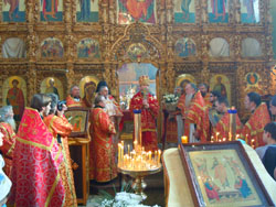 Архиерейское богослужение в день Антипасхи. Увеличить изображение. Размер файла: 200,72 Kb [800X600]