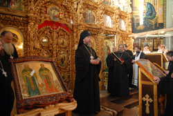 Награждение духовенства и благодетелей Свято-Вознсенского собора юбилейными грамотами и орденами. Увеличить изображение. Размер файла: 163,96 Kb [800X536]