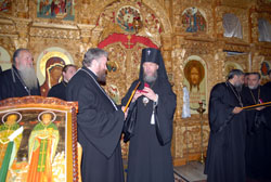 Награждение духовенства и благодетелей Свято-Вознсенского собора юбилейными грамотами и орденами. Увеличить изображение. Размер файла: 159,28 Kb [800X536]