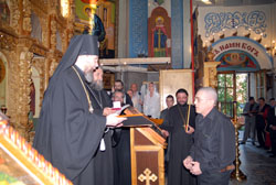 Награждение духовенства и благодетелей Свято-Вознсенского собора юбилейными грамотами и орденами. Увеличить изображение. Размер файла: 149,67 Kb [800X536]