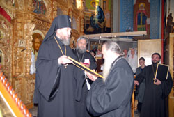 Награждение духовенства и благодетелей Свято-Вознсенского собора юбилейными грамотами и орденами. Увеличить изображение. Размер файла: 129,87 Kb [800X536]