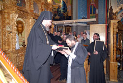 Награждение духовенства и благодетелей Свято-Вознсенского собора юбилейными грамотами и орденами. Увеличить изображение. Размер файла: 150,45 Kb [800X536]