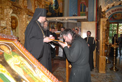 Награждение духовенства и благодетелей Свято-Вознсенского собора юбилейными грамотами и орденами. Увеличить изображение. Размер файла: 147,34 Kb [800X536]