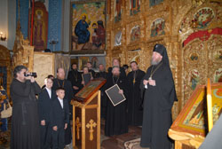 Награждение духовенства и благодетелей Свято-Вознсенского собора юбилейными грамотами и орденами. Увеличить изображение. Размер файла: 145,68 Kb [800X536]