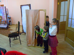 Подготовка Воскресной школы к празднику Пасхи. Увеличить изображение. Размер файла: 117,55 Kb [800X600]