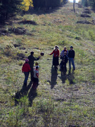 Дети Воскресной школы на прогулке в лесу. Увеличить изображение. Размер файла: 288,71 Kb [600X800]