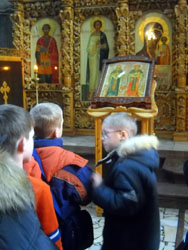 Воскресный день в Боровецкой церкви. Увеличить изображение. Размер файла: 132,25 Kb [600X800]