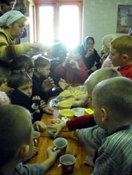 Спектакль в Воскресной школе Свято-Вознесенского собора. Увеличить изображение. Размер файла: 111,9 Kb [600X800]