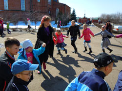 Детские игры на улице. Увеличить изображение. Размер файла: 156,7 Kb [800X600]