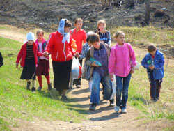 Прогулка Воскресной школы в лесу. Увеличить изображение. Размер файла: 208,27 Kb [800X600]