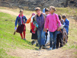 Прогулка Воскресной школы в лесу. Увеличить изображение. Размер файла: 199,87 Kb [800X600]