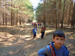 Прогулка Воскресной школы в лесу. Увеличить изображение. Размер файла: 202,62 Kb [800X600]