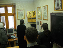 Встреча со священником. Увеличить изображение. Размер файла: 110,42 Kb [800X600]