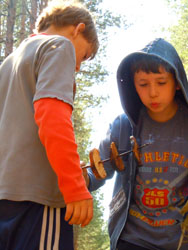 Прогулка Воскресной школы в лесу. Увеличить изображение. Размер файла: 126,71 Kb [600X800]