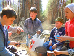 Прогулка Воскресной школы в лесу. Увеличить изображение. Размер файла: 182,88 Kb [800X600]