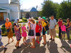 Отправка воскресных школ в лагерь. Увеличить изображение. Размер файла: 181,63 Kb [800X600]