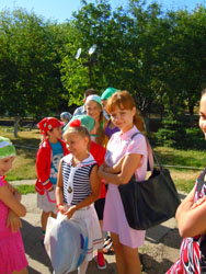 Отправка воскресных школ в лагерь. Увеличить изображение. Размер файла: 185,76 Kb [600X800]