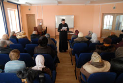 Встреча священника с прихожанами. Увеличить изображение. Размер файла: 99,45 Kb [800X536]