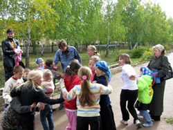 Прогулка Воскресной школы в лесу. Увеличить изображение. Размер файла: 253,71 Kb [800X600]