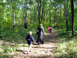 Прогулка Воскресной школы в лесу. Увеличить изображение. Размер файла: 347,43 Kb [800X600]