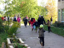 Прогулка Воскресной школы в лесу. Увеличить изображение. Размер файла: 272,86 Kb [800X600]