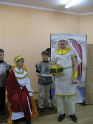 Пасхальный спектакль в детской воскресной школе. Увеличить изображение. Размер файла: 97,98 Kb [600X800]