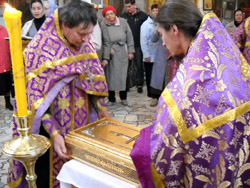 Мощи Киево-Печерских святых в Боровецкой церкви. Увеличить изображение. Размер файла: 216,68 Kb [800X600]