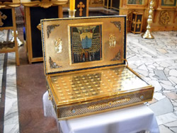 Мощи Киево-Печерских святых в Боровецкой церкви. Увеличить изображение. Размер файла: 193,11 Kb [800X600]