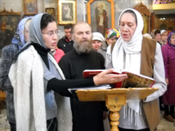 Мощи Киево-Печерских святых в Боровецкой церкви. Увеличить изображение. Размер файла: 134,29 Kb [800X600]