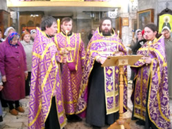 Мощи Киево-Печерских святых в Боровецкой церкви. Увеличить изображение. Размер файла: 191 Kb [800X600]