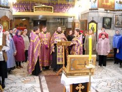 Мощи Киево-Печерских святых в Боровецкой церкви. Увеличить изображение. Размер файла: 203 Kb [800X600]