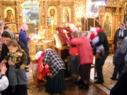 Мощи Киево-Печерских святых в Боровецкой церкви. Увеличить изображение. Размер файла: 183,23 Kb [800X600]